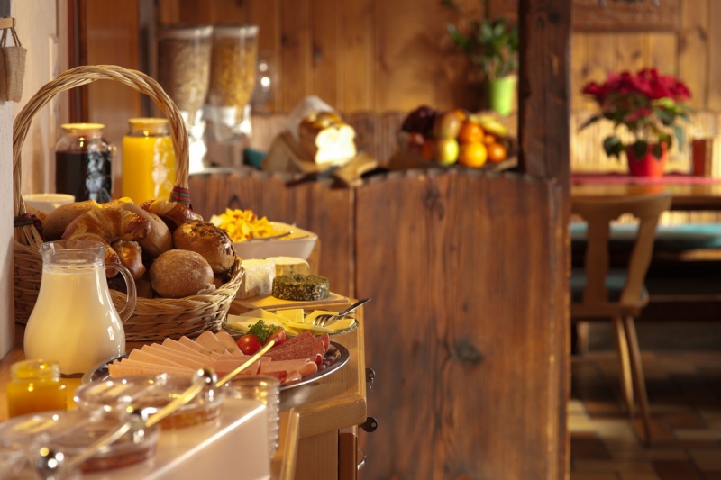 brasserie-LES SALLES SUR VERDON-min_breakfast_buffet_food_restaurant_meal_hotel_plate_fresh-718745